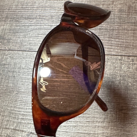 Maui Jim Brown Sunglasses with Case - Picture 4 of 8